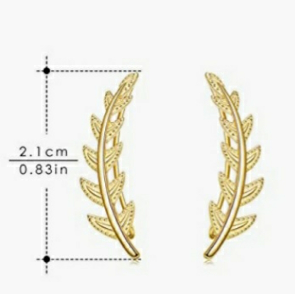 Gold tone hypoallergenic leaf ear crawler - Picture 3 of 3